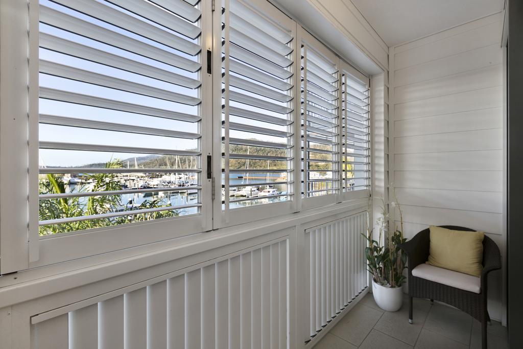 Boathouse Port Of Airlie Apartment Airlie Beach Room photo
